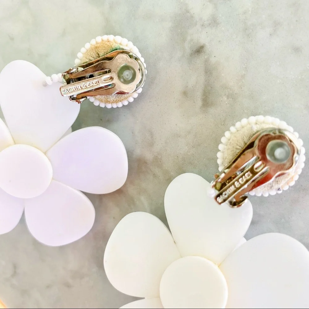 Sachin & Babi White Plastic Flower Earrings EUC - Picture 5 of 11
